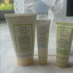 Mary Kay Satin Hands Set - White tea and citrus (Mini)